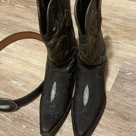 Cuadra men’s cowboy boots with matching belt